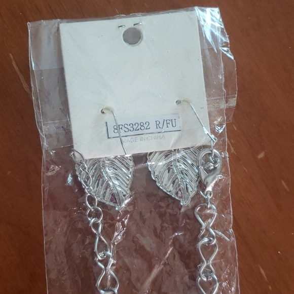 Necklace and earrings set - Picture 4 of 4